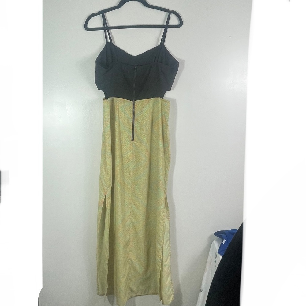 Hurley Maxi Dress with side cut outs - Picture 6 of 6